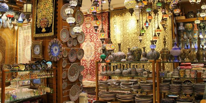 Antiques & Souvenirs